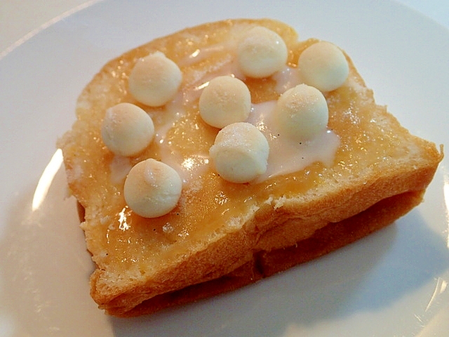 ピーナツクリームと卵ボーロのチーズデニッシュ