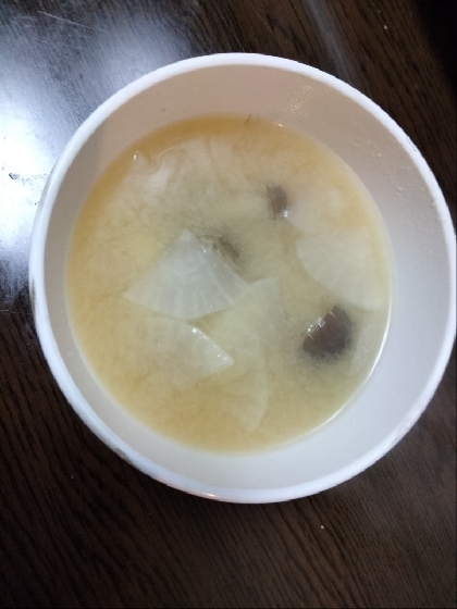 大根としめじと油揚げの味噌汁