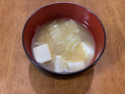 夢シニアさん、お早うございます♪朝食に豆腐の味噌汁頂きました。今朝は雨で気温も低いので、温かい味噌汁が美味しいですね。ご馳走様でした(^.^)