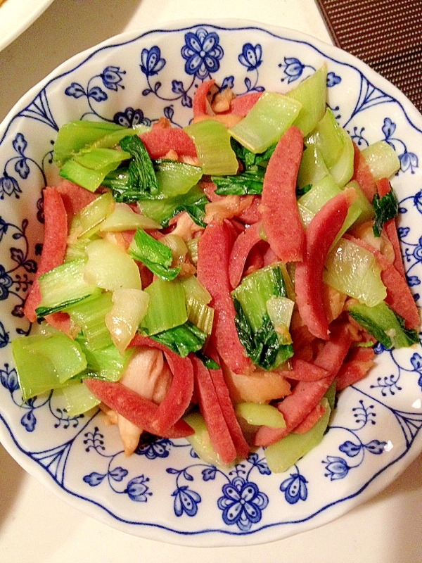 圧縮麸とチンゲン菜とソーセージ炒め