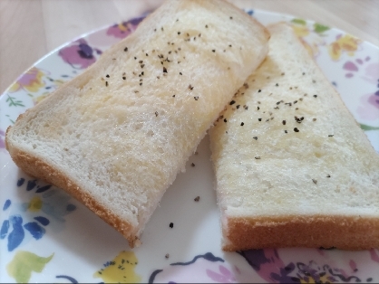 食パンでお手軽☆ガーリックトースト