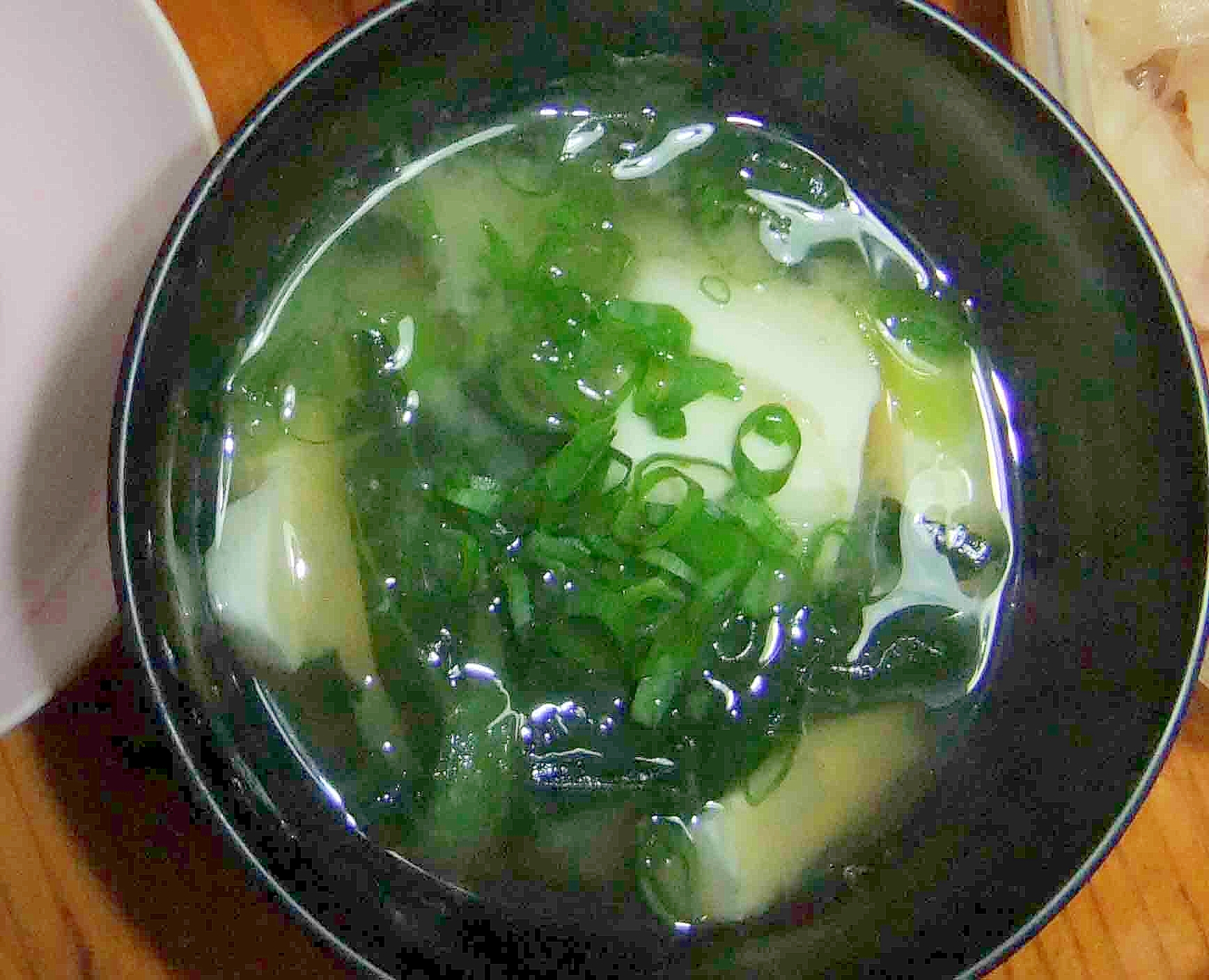 小松菜と絹豆腐のお味噌汁