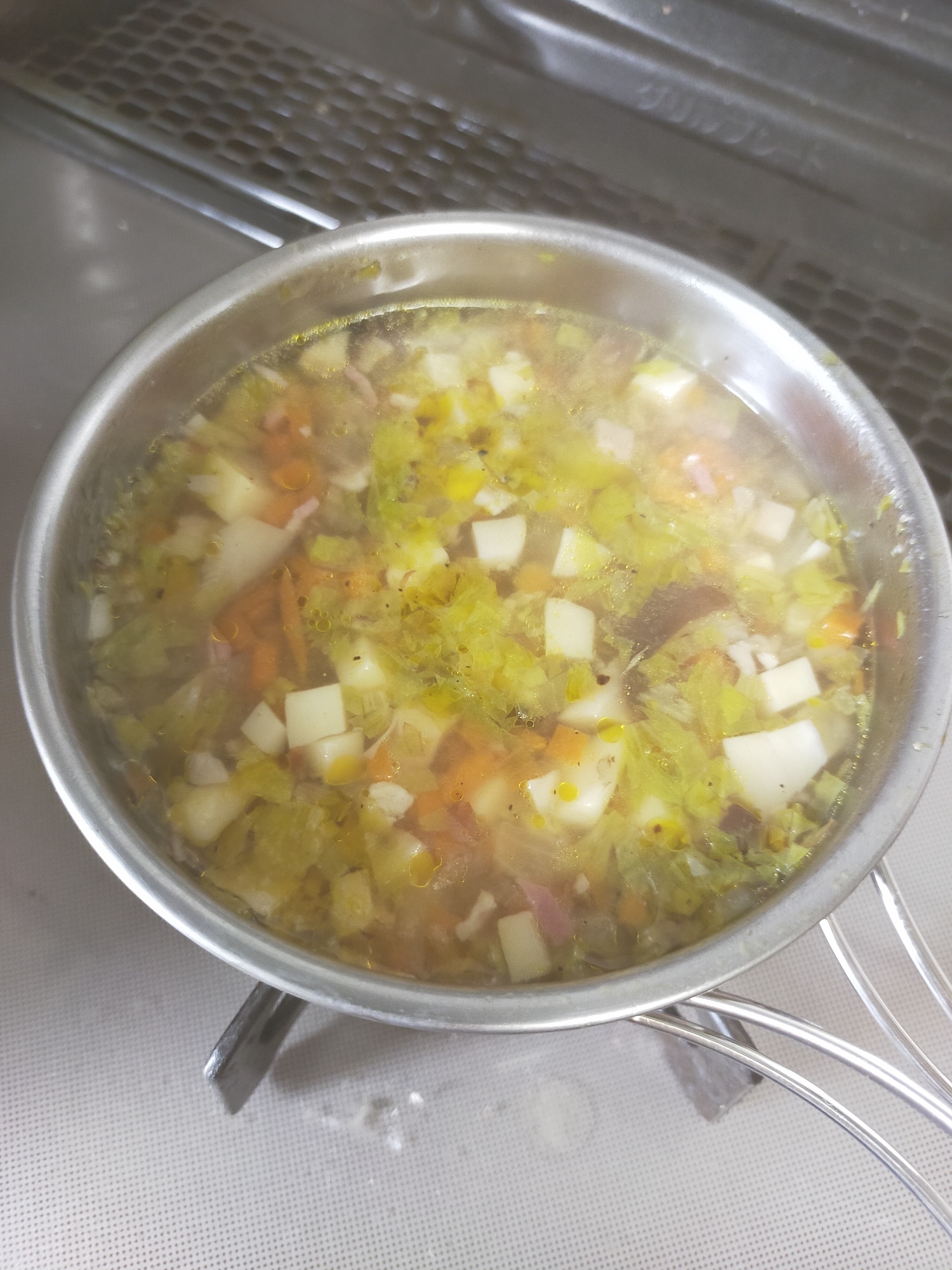 クッカーで作る野菜たっぷりスープ