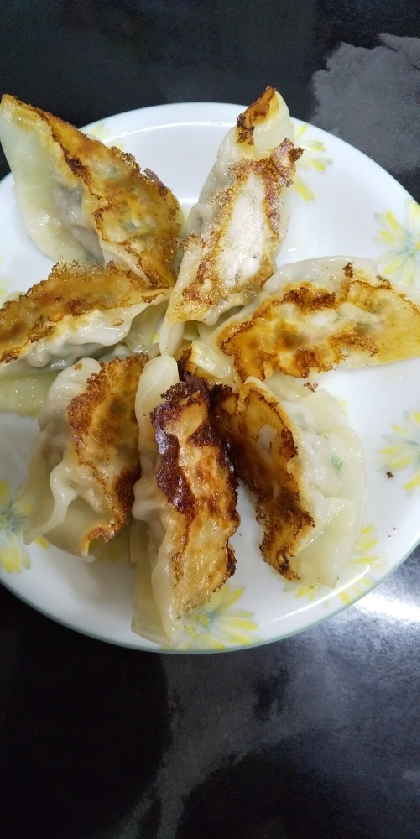 初めて餃子作りました。とても簡単にできたので、これからも作ろうと思います(^_^)