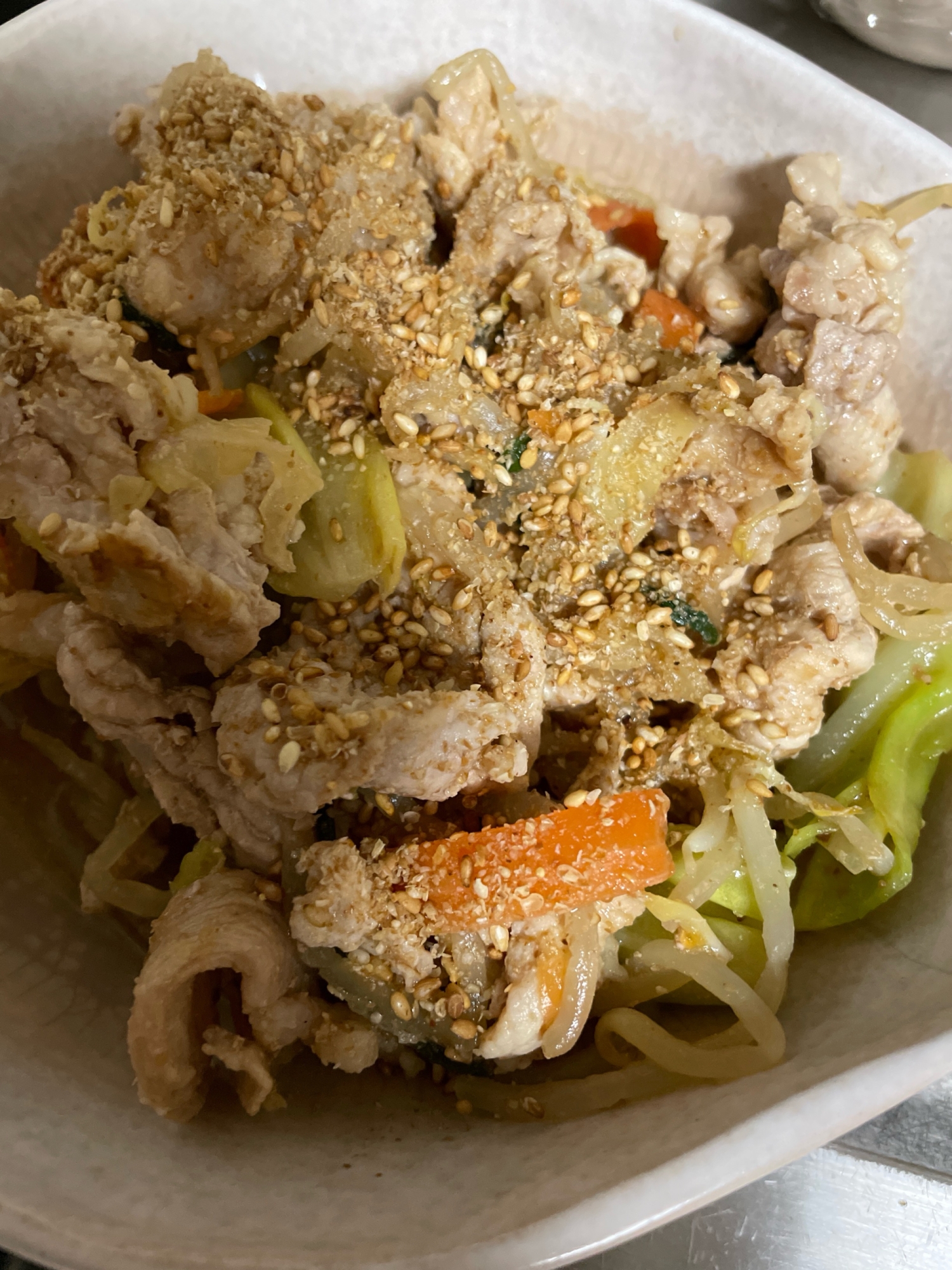 たっぷり野菜と豚肉炒め(エバラ黄金の味 焙煎こま