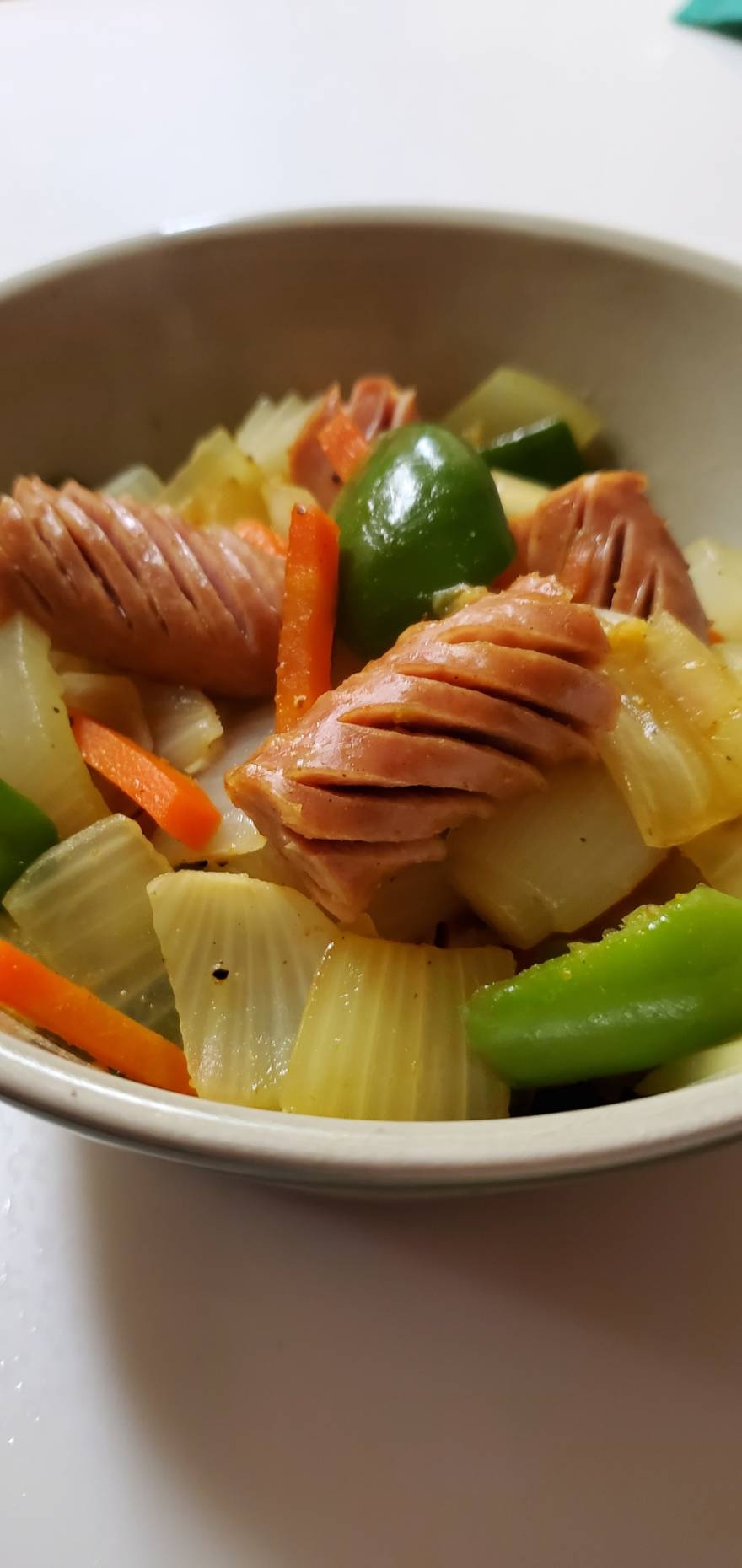 ソーセージと三色野菜のカレーソテー