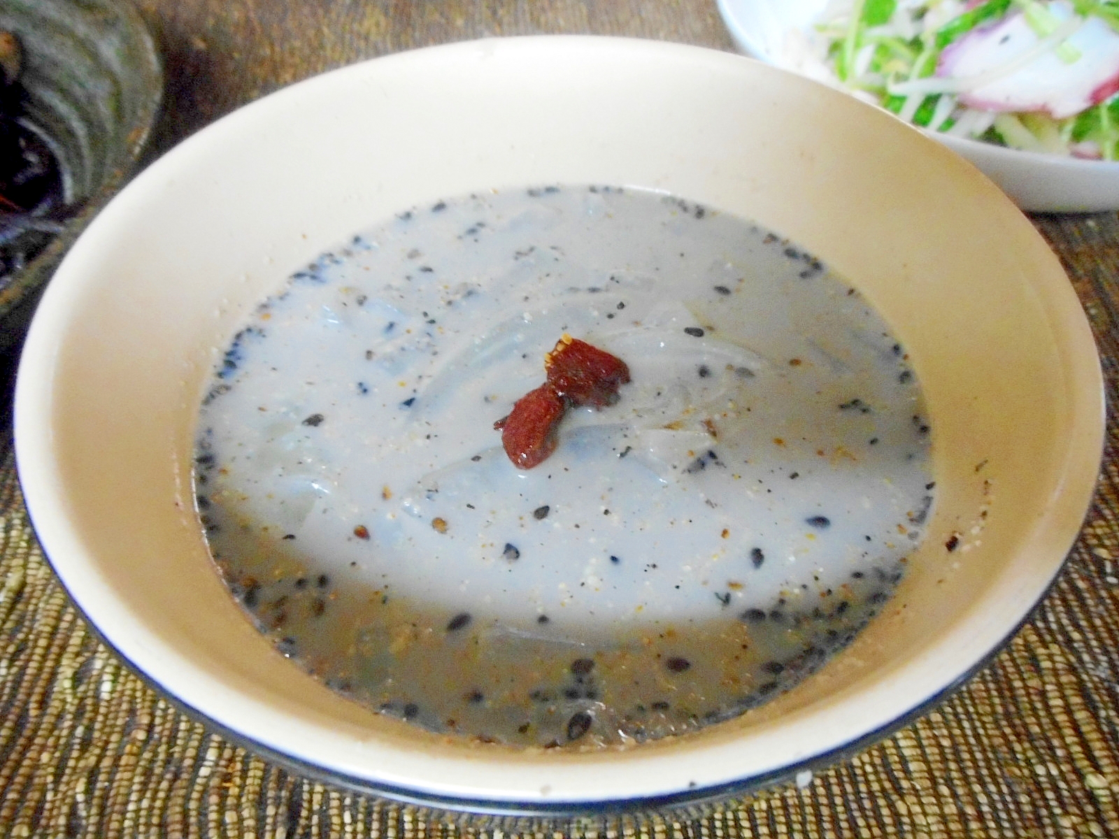玉ねぎの黒ゴマ豆乳スープ