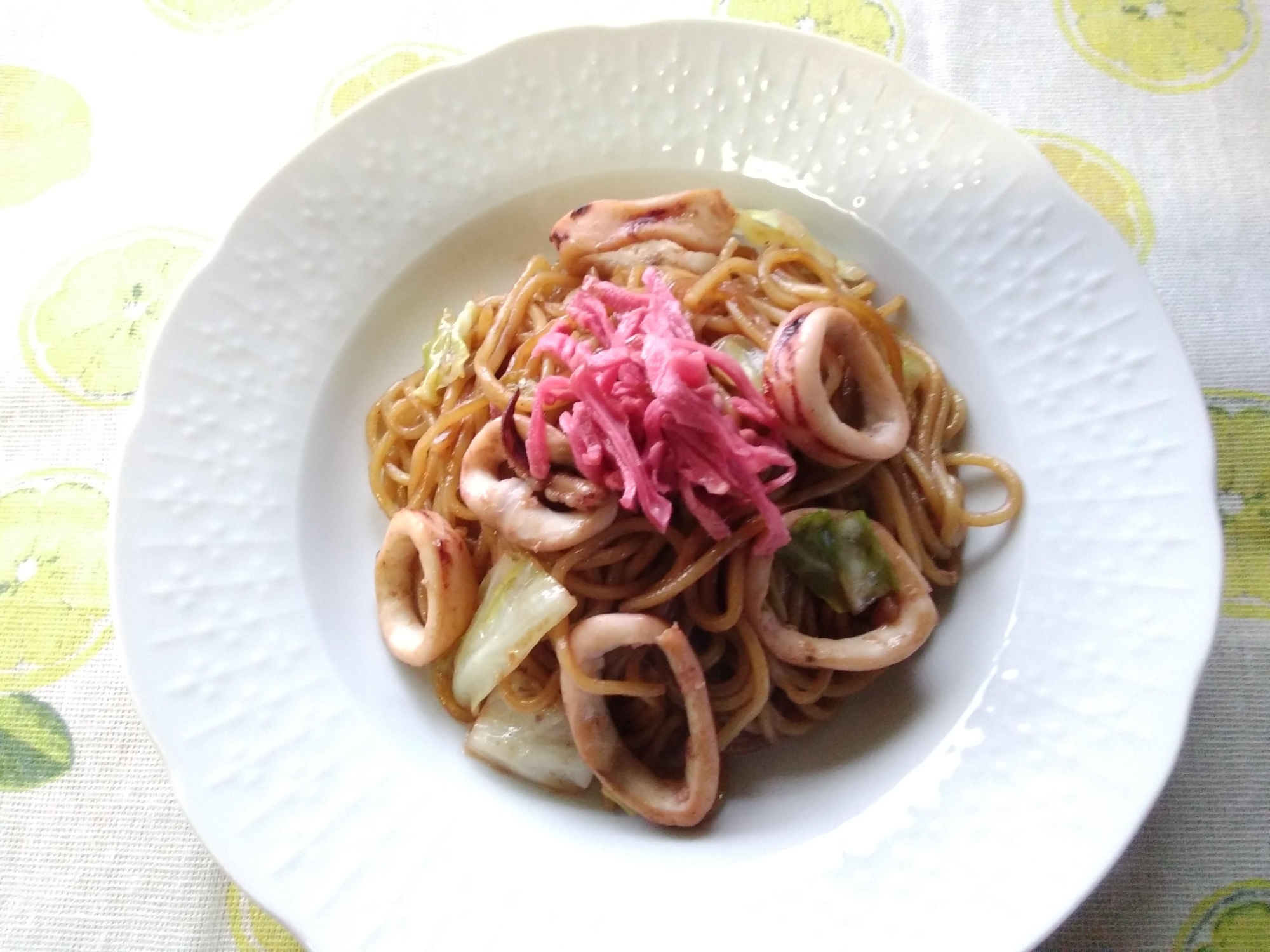 スルメイカたっぷりソース焼きそば　ヤキソバ