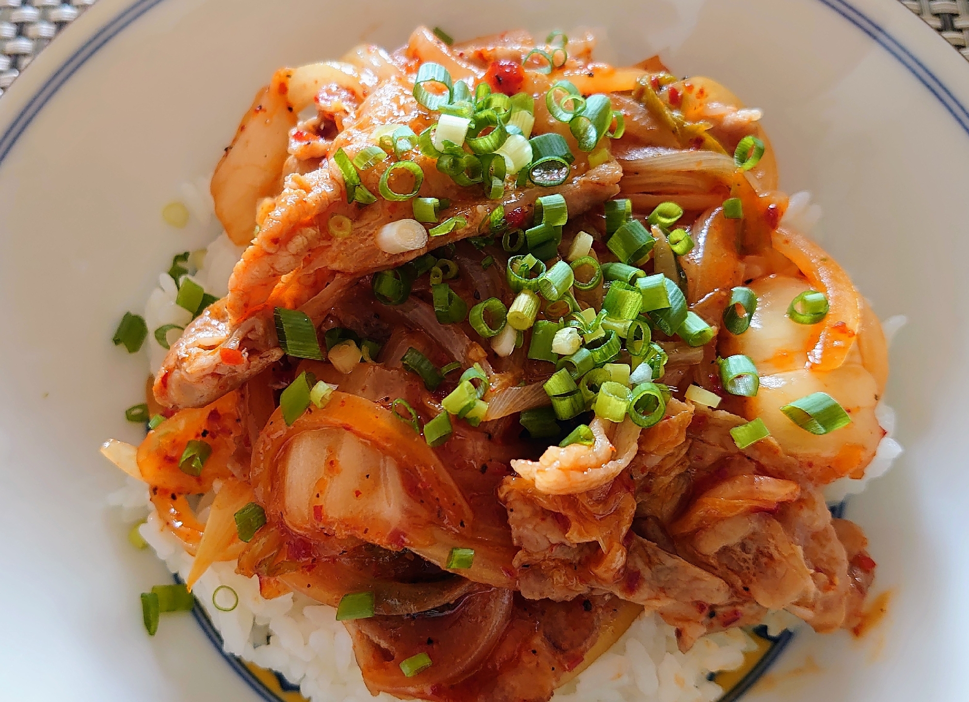 ランチに簡単！　豚キムチ丼