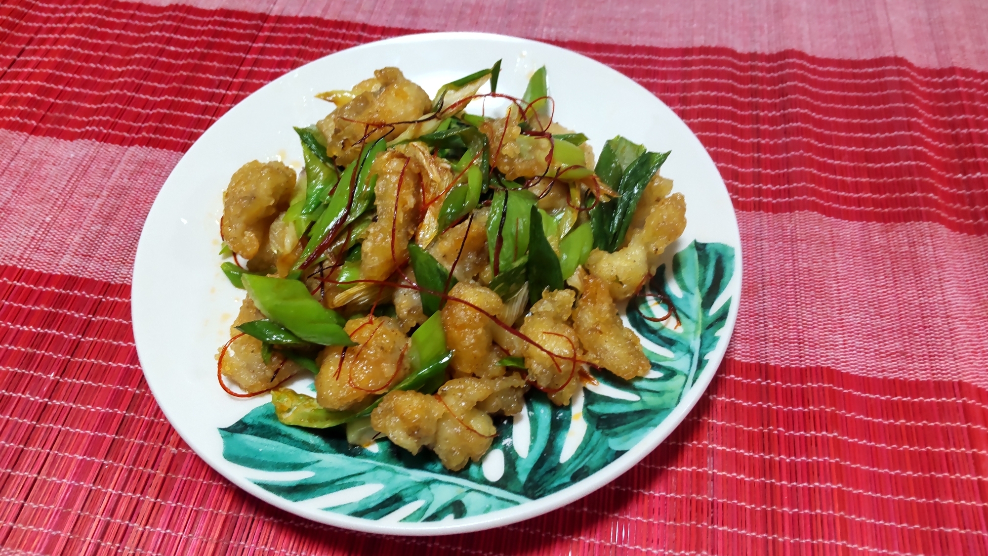 おつまみレシピ♪鶏皮と長ねぎのピリ辛炒め〜