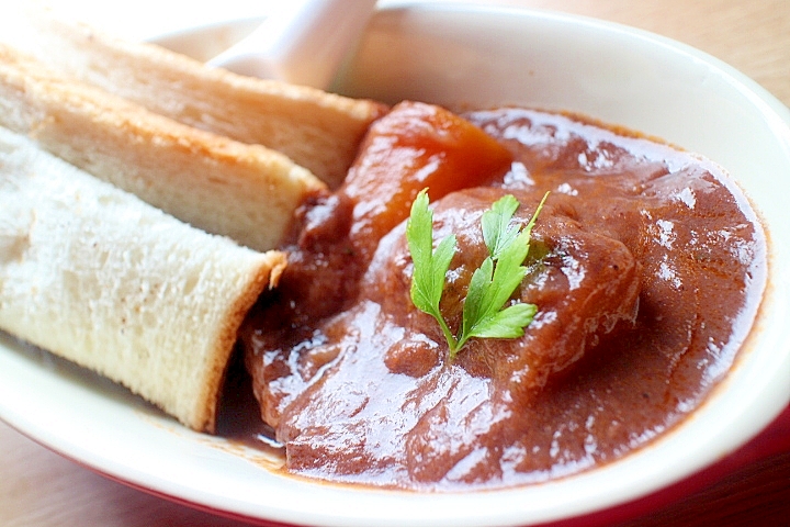 ラム肉のワイン煮込み