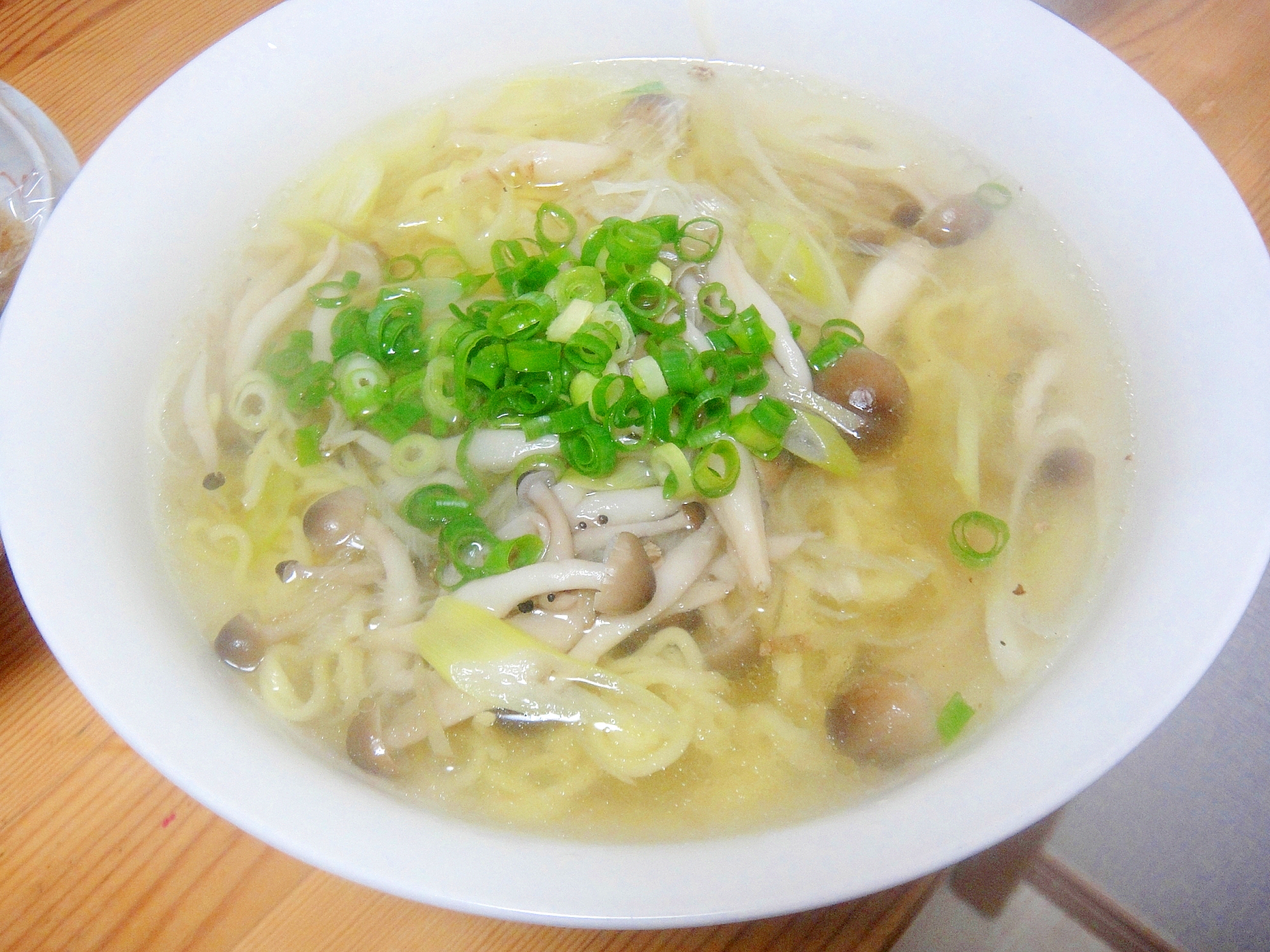 鶏むね肉で本格鶏だし☆鶏肉スープのシンプルラーメン