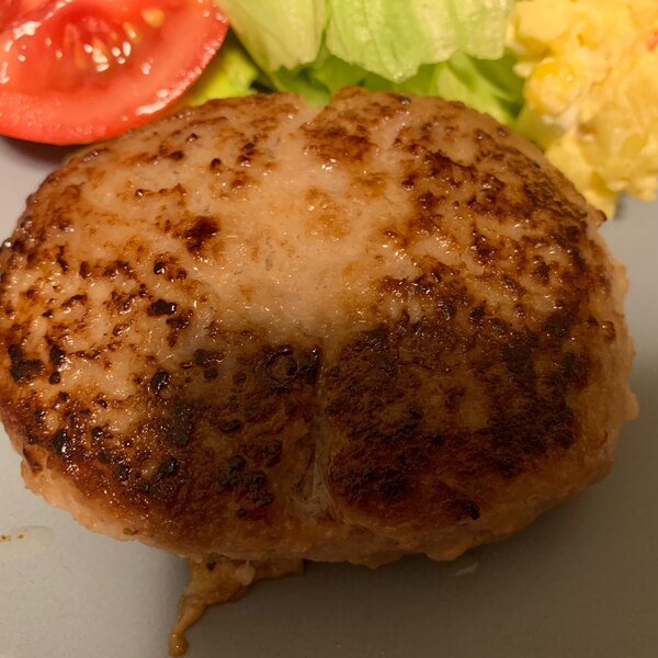 焼く時のひと工夫でジューシーハンバーグ レシピ 作り方 By さやか11 楽天レシピ 焼く時のひと工夫でジューシーハンバーグ レシピ 作り方 By さやか11 楽天レシピ