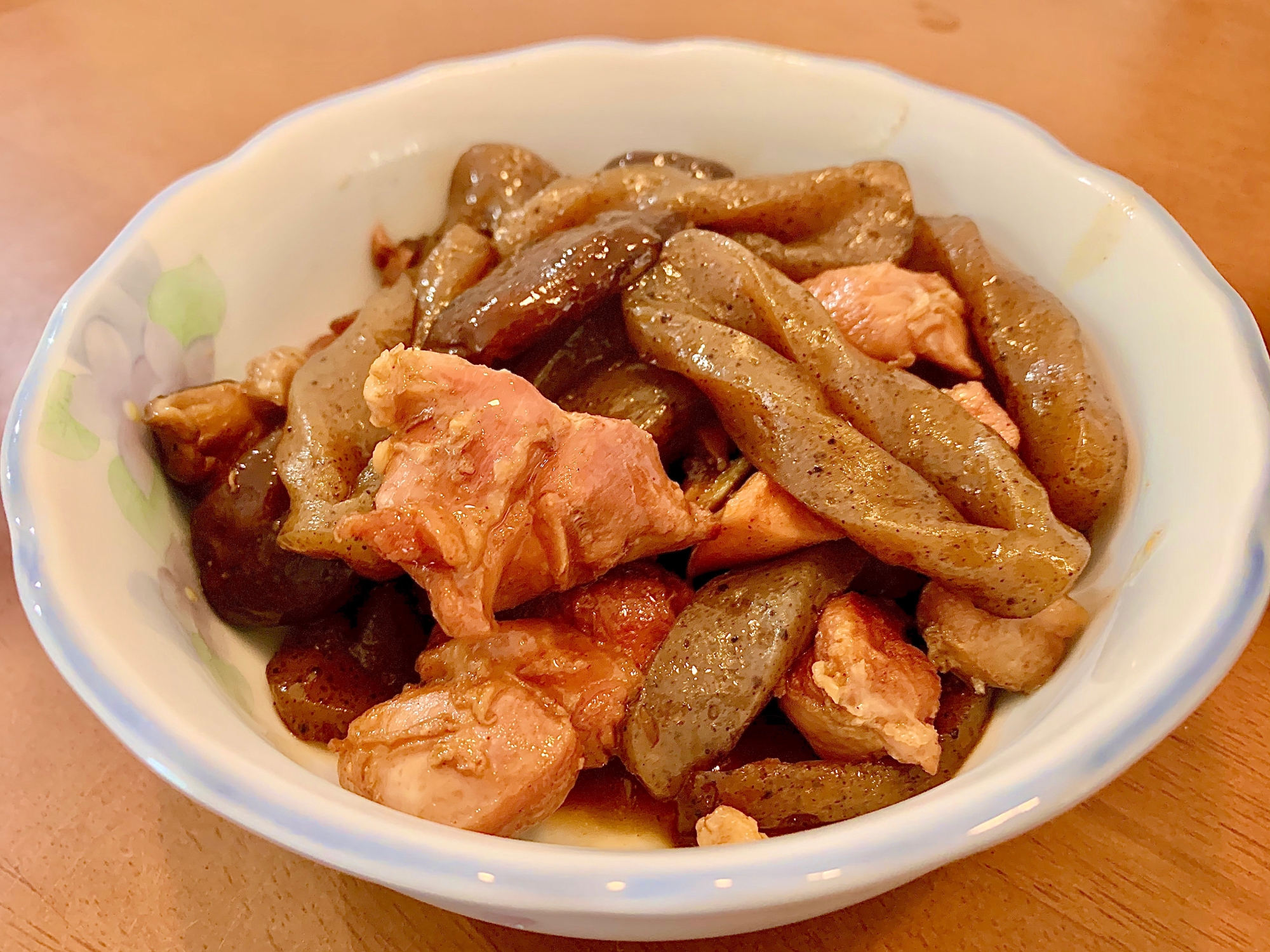 鶏肉とこんにゃくと椎茸の煮物