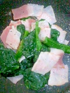 ほうれん草ベーコンの昆布茶炒め