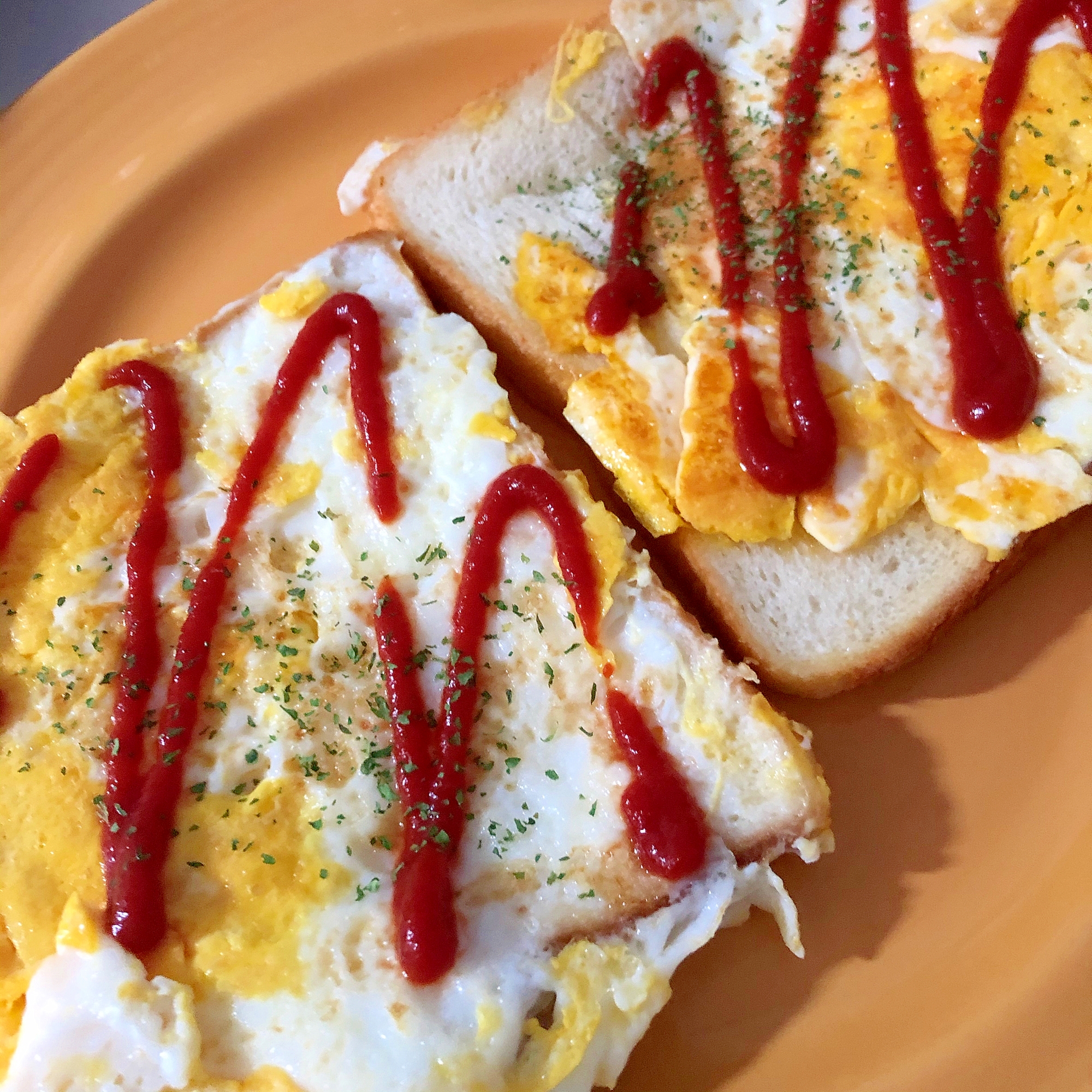 崩し目玉焼きのトースト