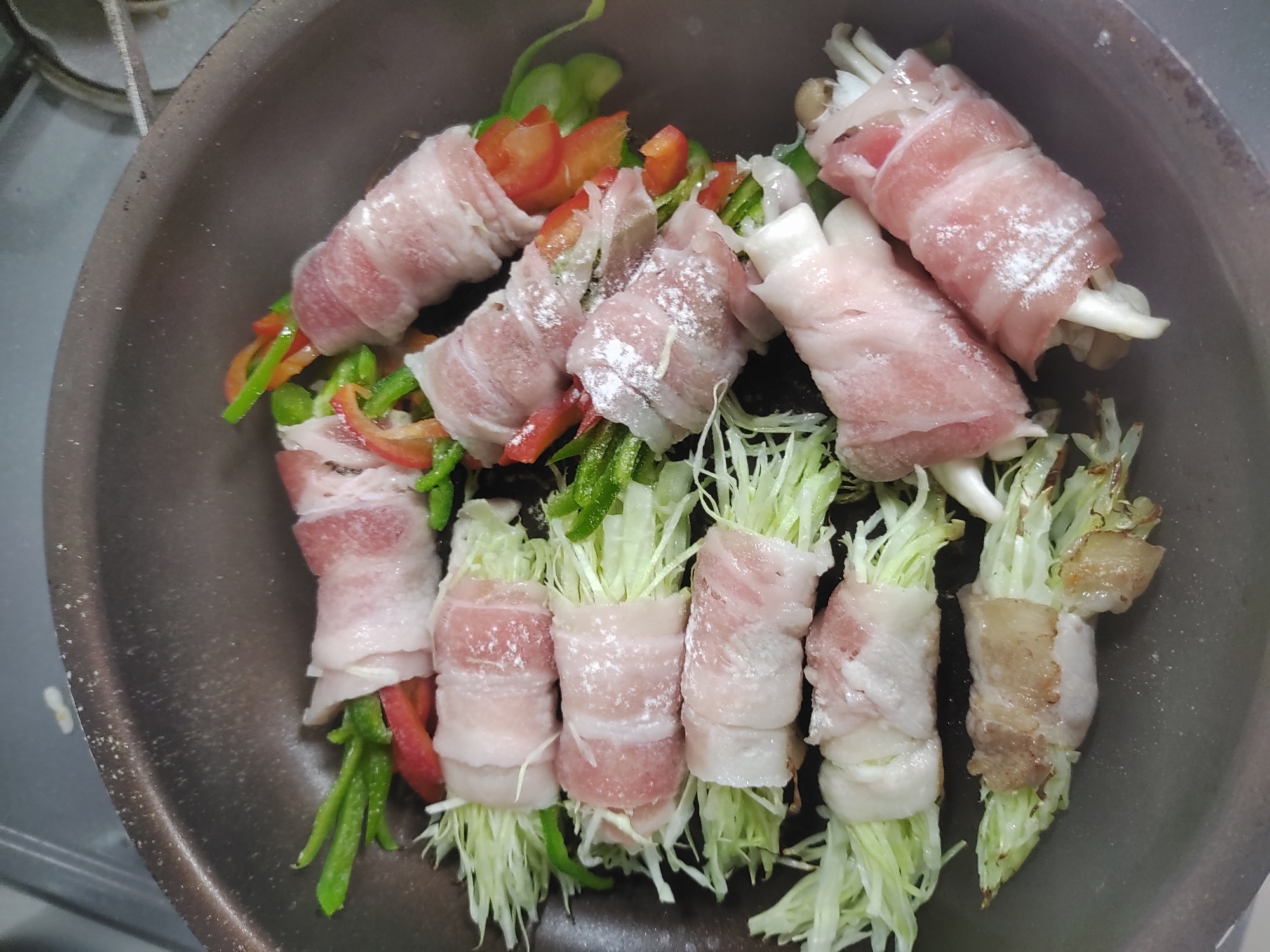 野菜の肉巻きと肉巻きおにぎり