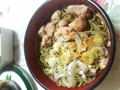 蕎麦のつゆは苦手で色んなレシピ試してみたけど、ごちゃごちゃしたり、めんつゆだけだと物足りないしで諦めてたけど…これは美味しく出来ました♡ありがとうございます♪