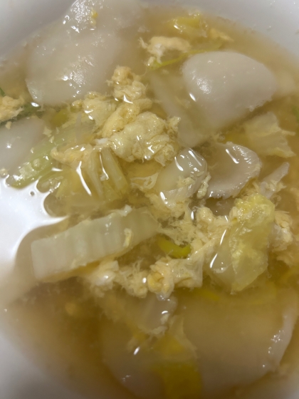 白菜とワンタンの中華風スープ