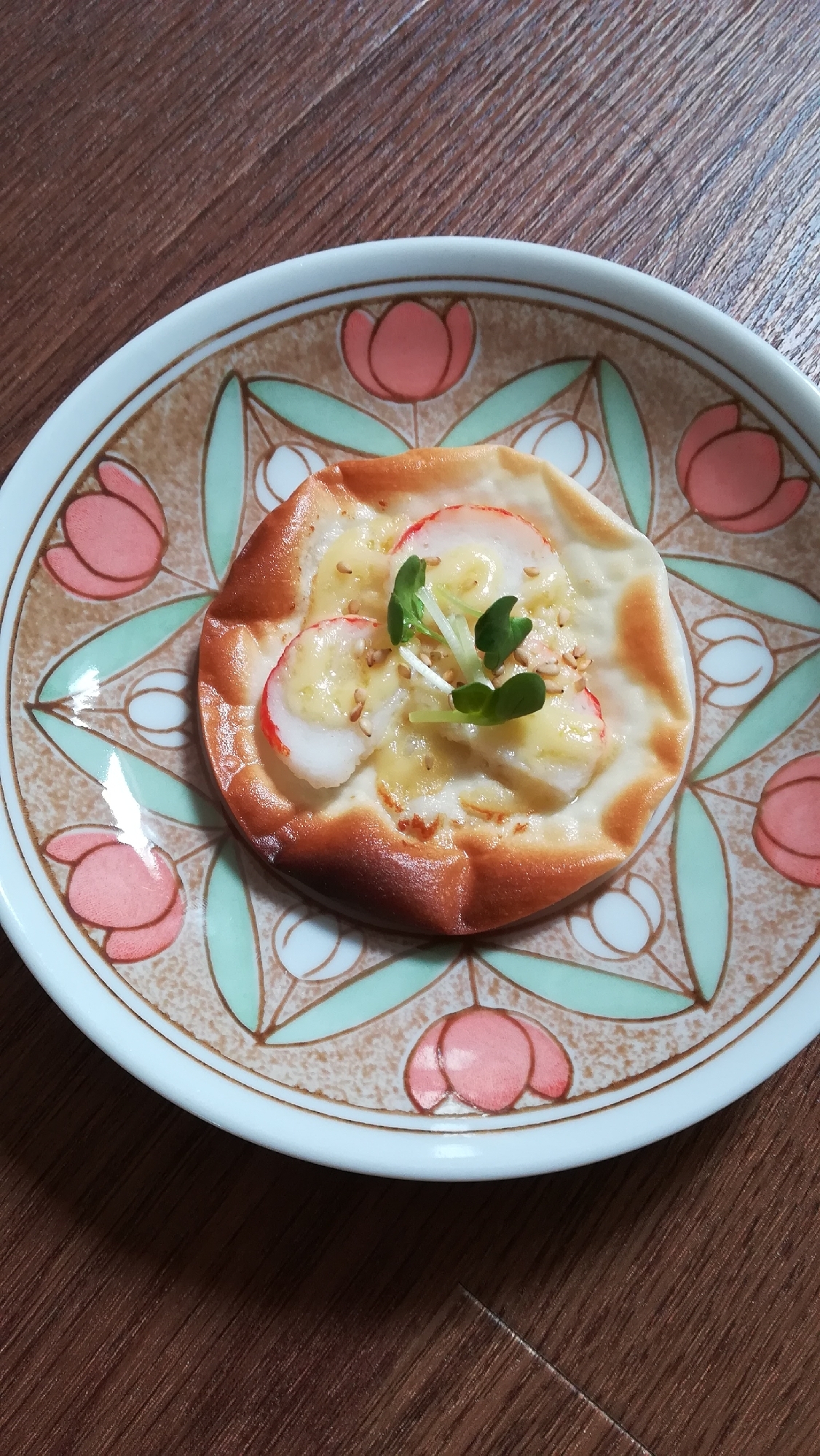 餃子の皮でおつまみ♪カニ風味かまぼこマヨネーズ