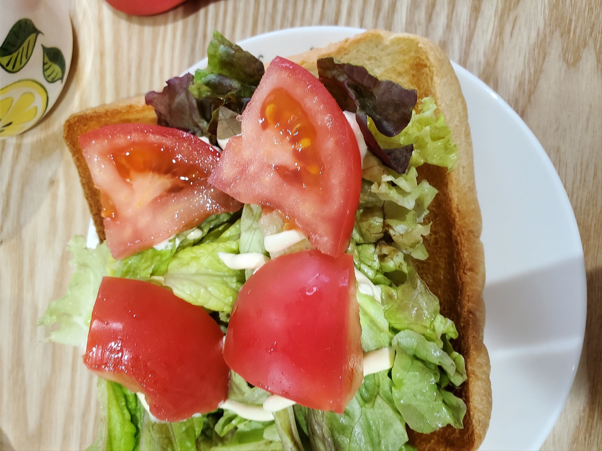 トマトとレタスのオープンサンド