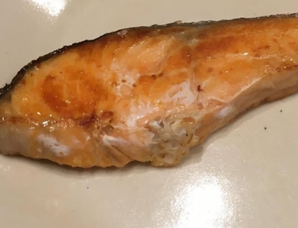 胡麻油でこんがり❣️鮭の塩焼き