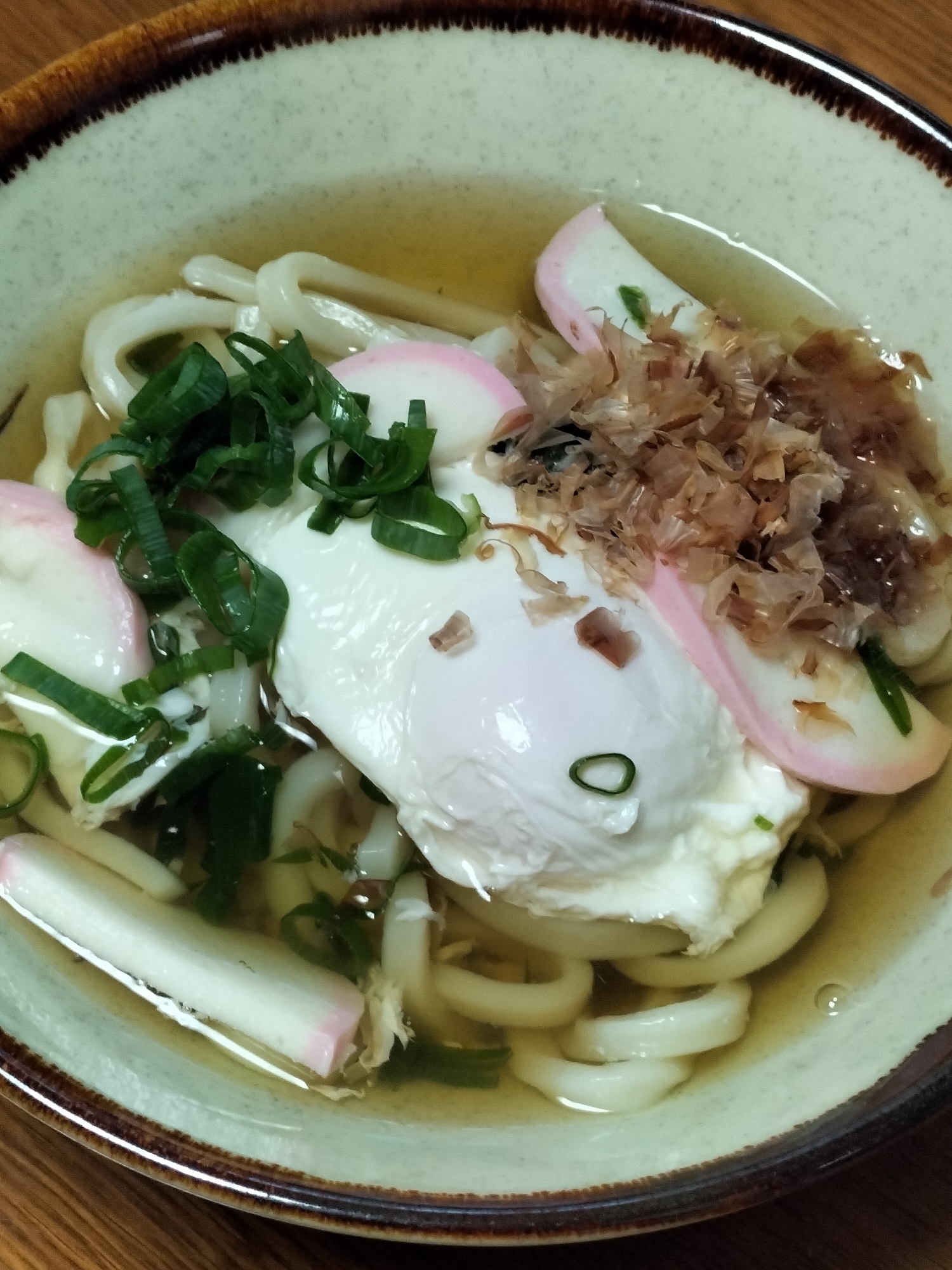 蒲鉾とネギ・おかかの旨味☆〜落とし卵のかけうどん♪