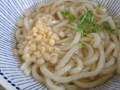 白だしで簡単天かすうどん