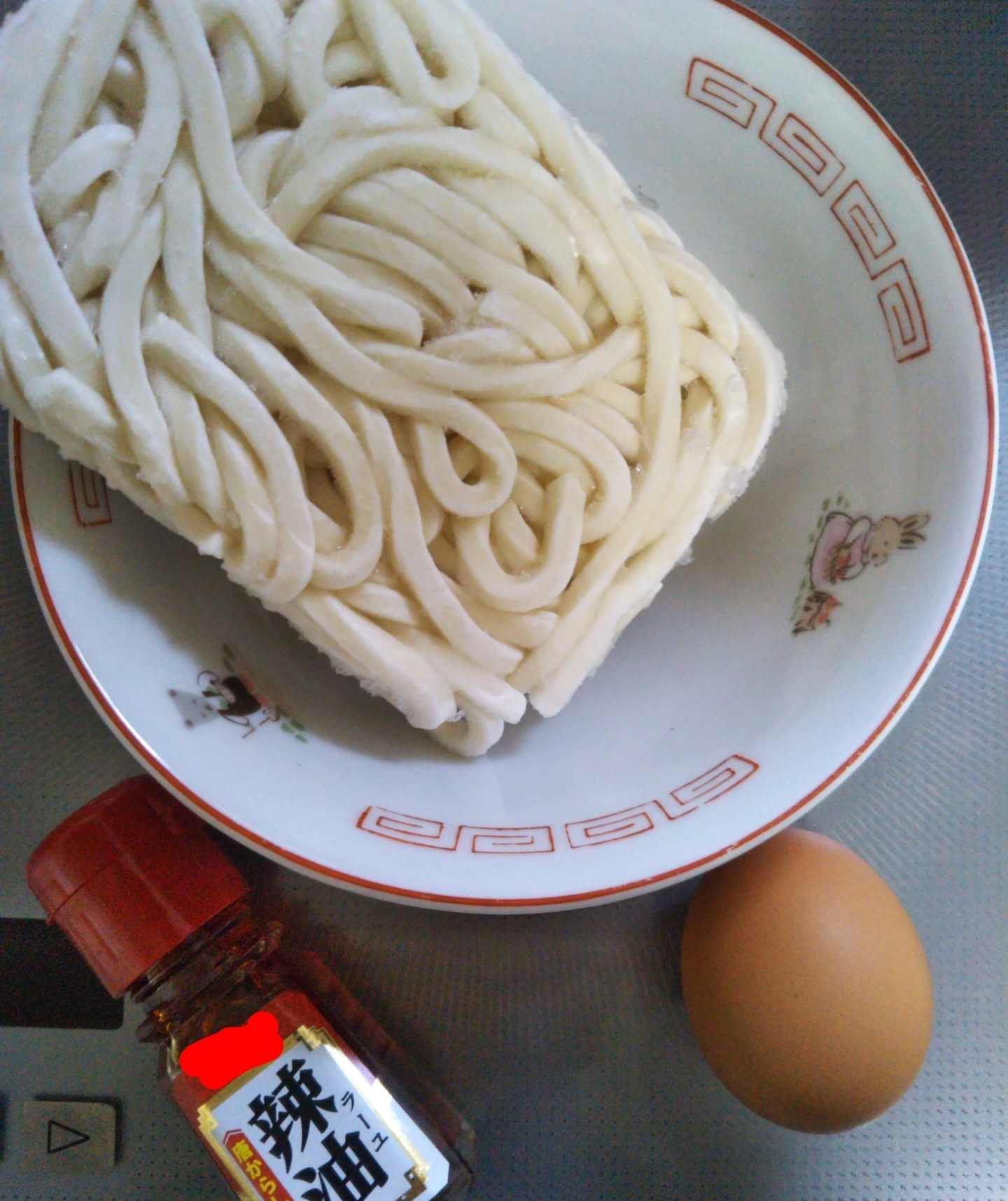 コクのある汁無しラーメンうどん風釜玉うどん