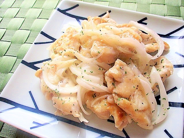 作り置きにも♪鶏むね肉と新玉ねぎのレモン生姜マリネ