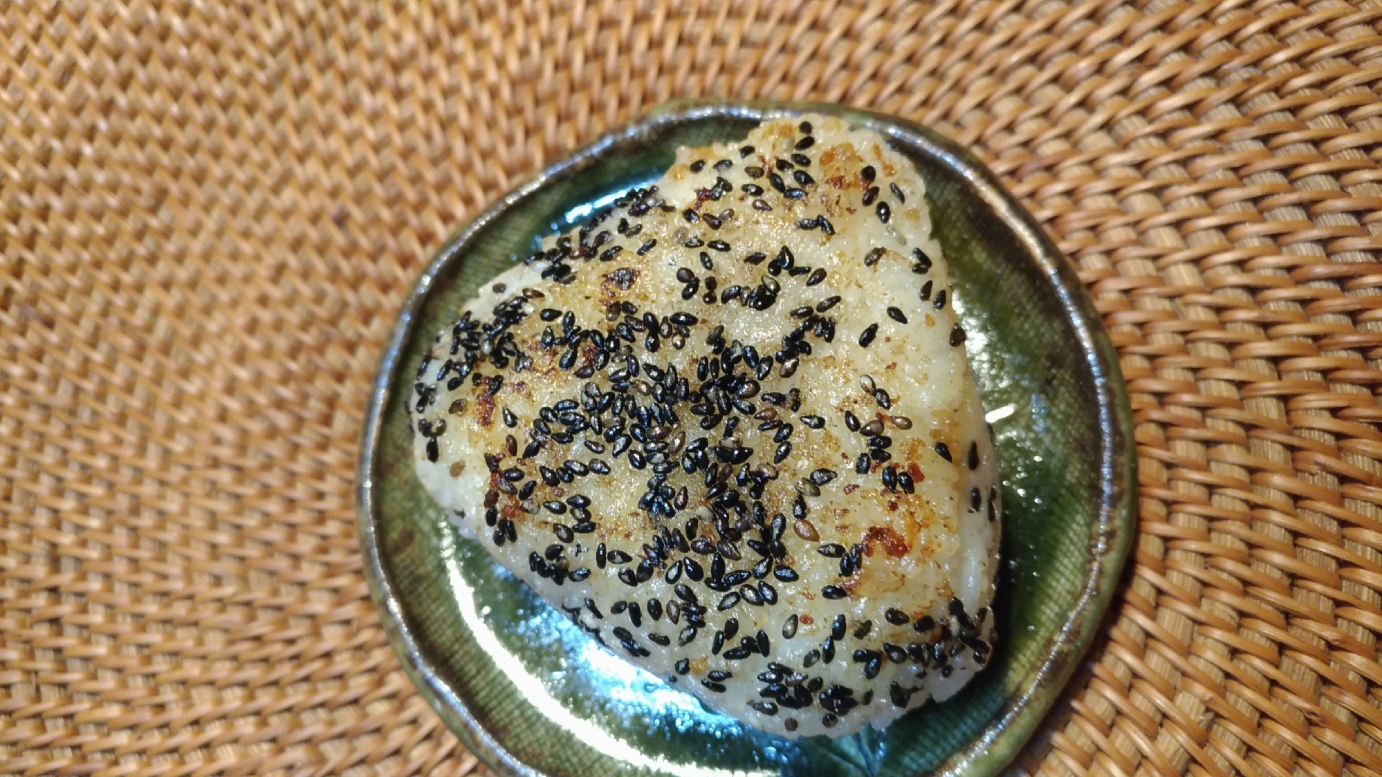 ごま香る☆塩焼きおにぎり