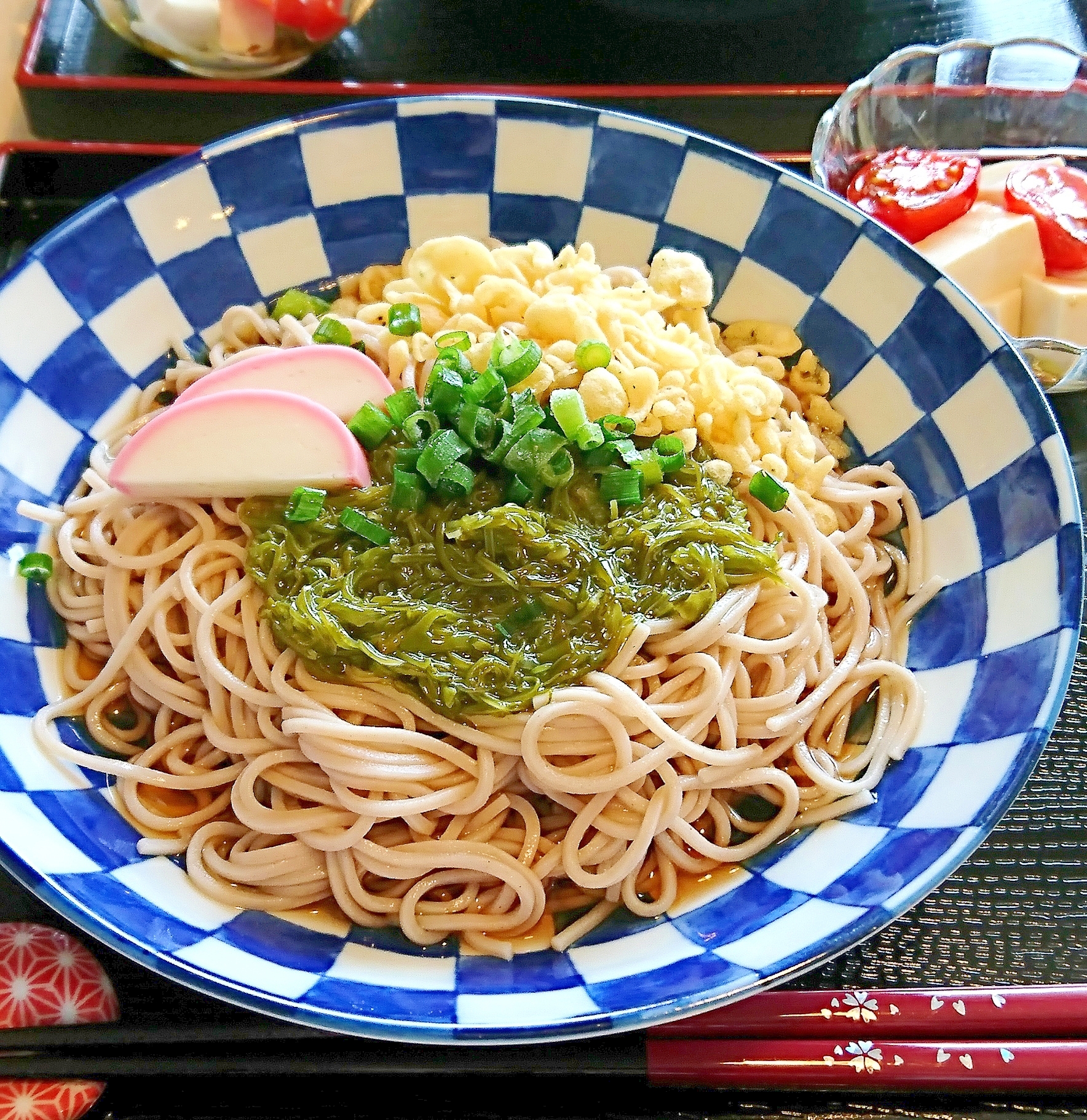 冷やしたぬきめかぶ蕎麦