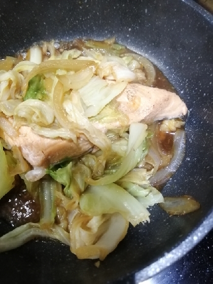 鮭とキャベツと玉葱の蒸し煮