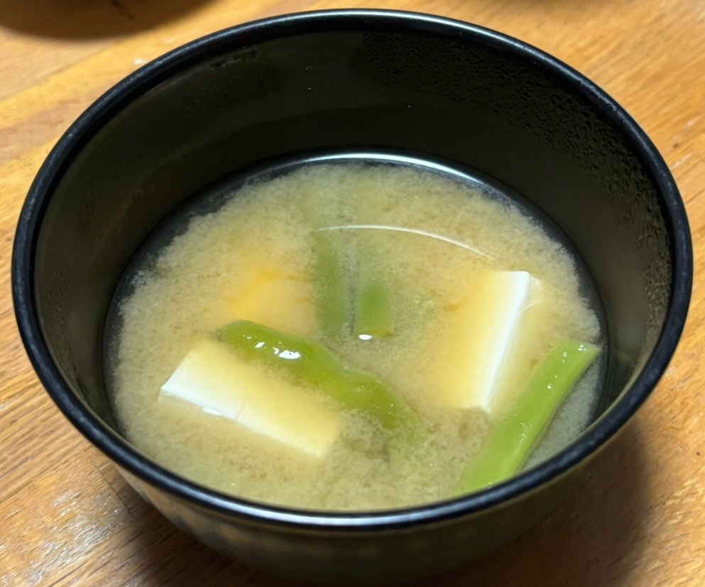 インゲン　豆腐　味噌汁