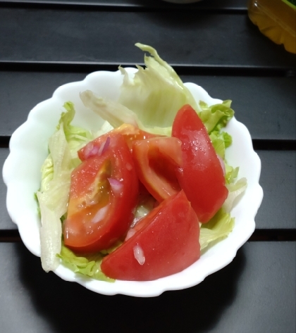 sweetちゃん  
こんにちは。
トマトとレタスで作りました。サラダは毎日食べたいですね。おいしくいただきました(*^-^*)