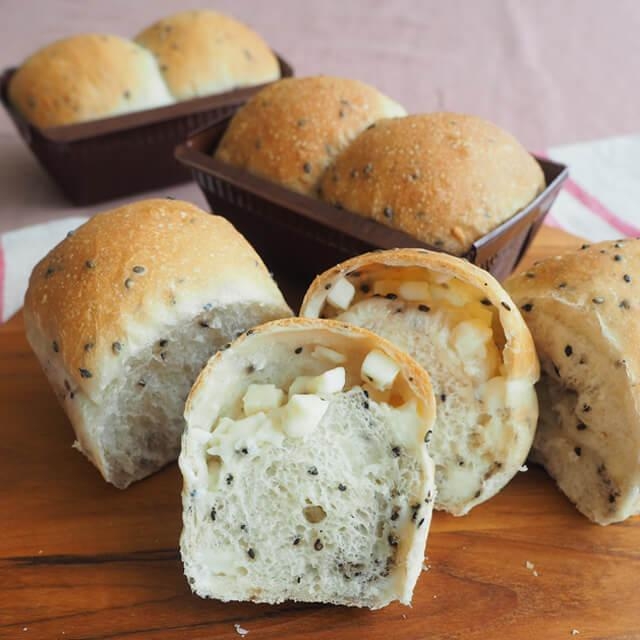 プロフーズ　ごまパン＆ごまチーズパン