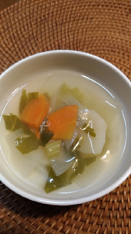 セロリの葉が香る野菜たっぷりスープ