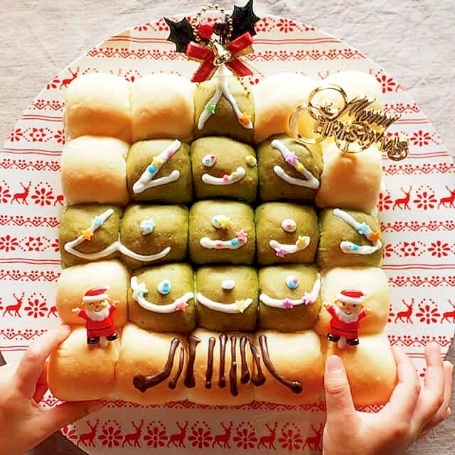 丸皿にのせたツリーちぎりパン