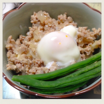 牛豚ミンチの温玉のっけそぼろ丼