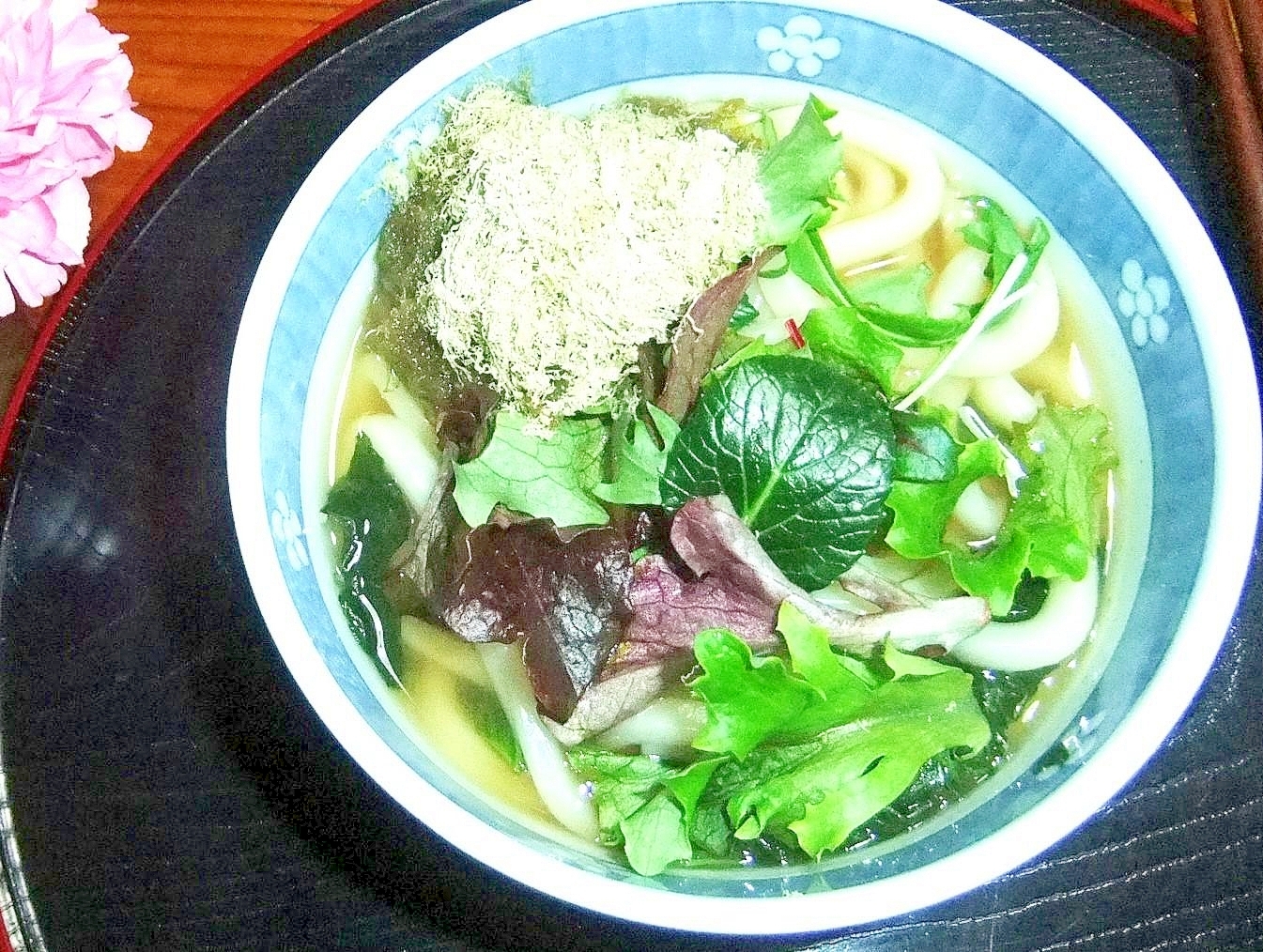 野菜ととろろ昆布の温かいうどん