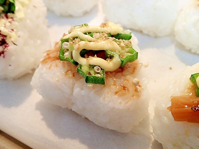 COで　オクラとすりごまの焼きおにぎり