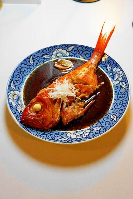 煮汁が絡んで至極の味わい！金目鯛の煮つけ