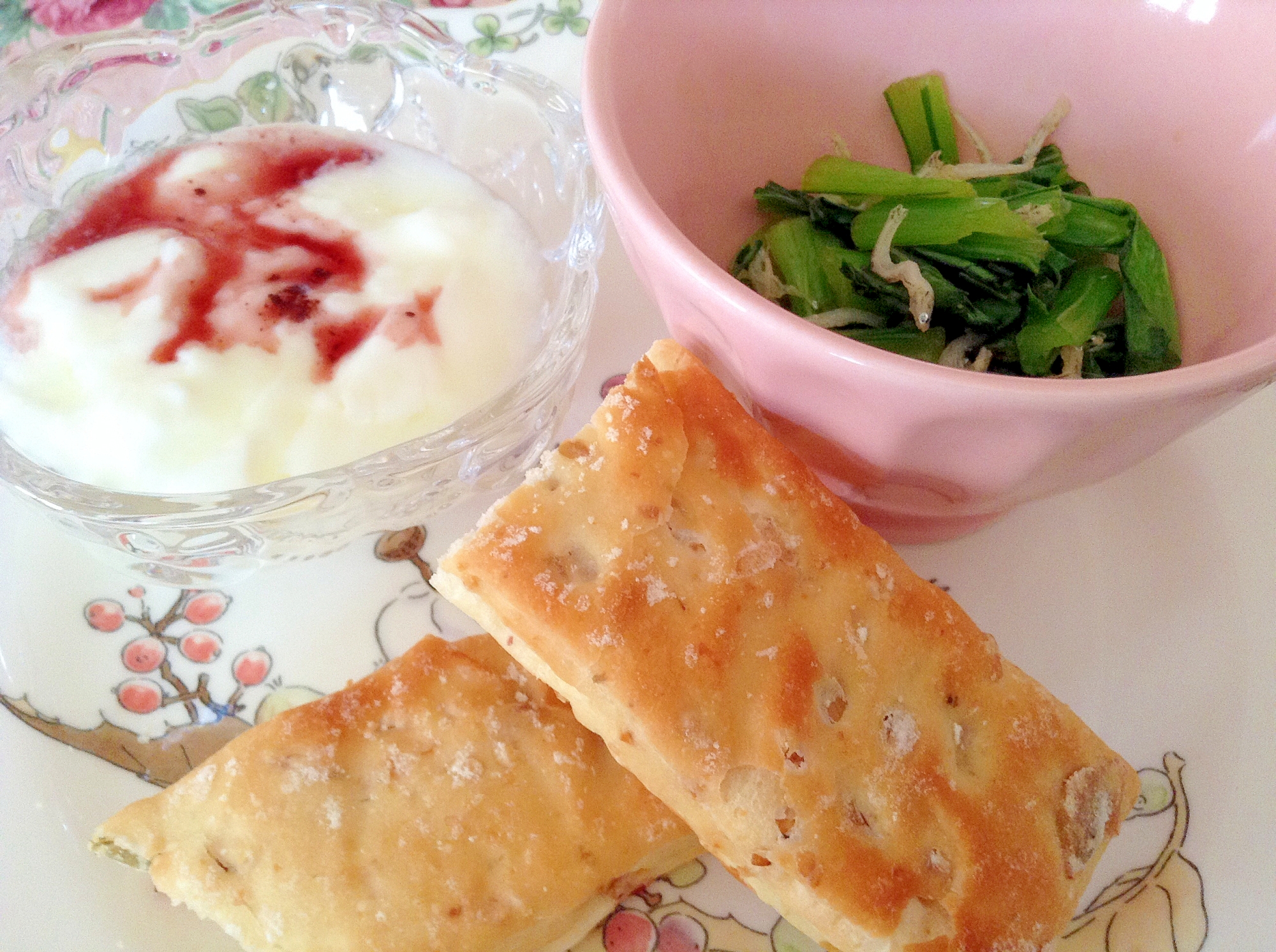 元気に朝食♡小松菜のじゃこ和えとアサイーヨーグルト