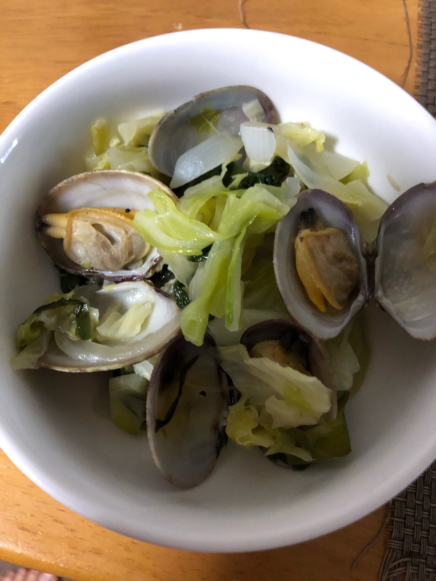 おつまみにも♪アサリと野菜の酒蒸し