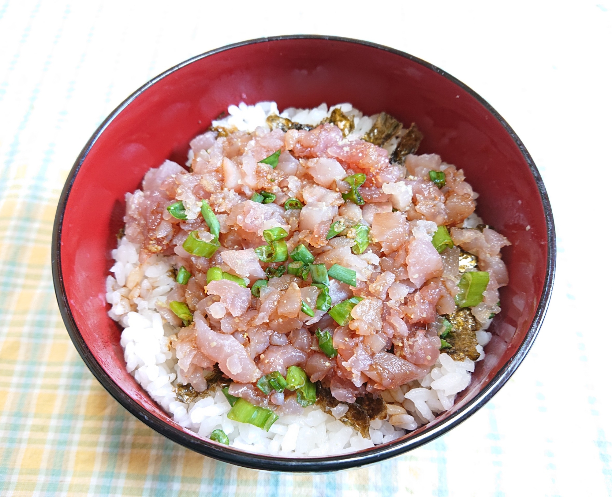 わさびとマグロのたたき丼