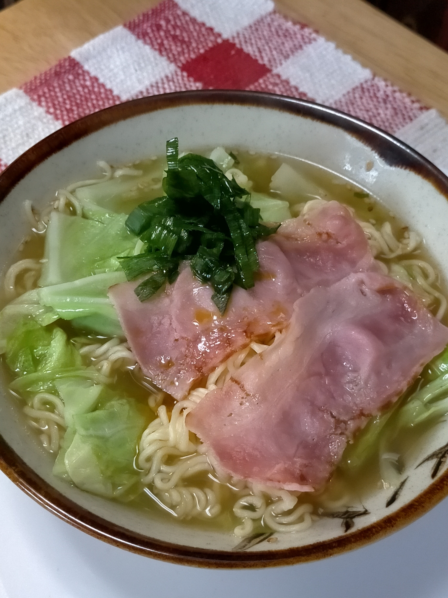 ごまラー油♪美味しい☆キャベツとベーコンのラーメン