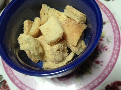 こんばんは♡パンの耳があったので作ってみました♡
レンジでサックサクに出来ちゃいました(*^_^*)簡単におやつに大変身♡素敵レシピ有難う〜♡