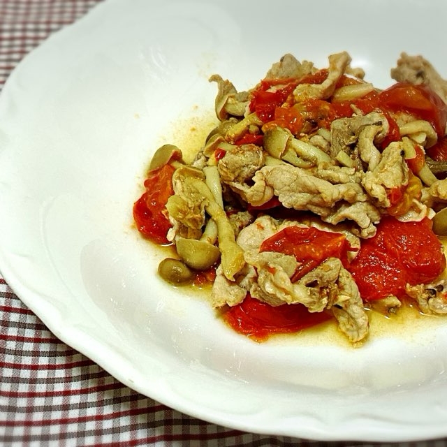 豚肉とトマトのにんにく醤油炒め