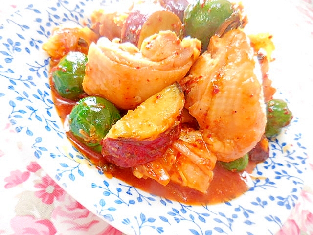 ❤薩摩芋と芽キャベツと蒸し鶏のキムチ炒め❤