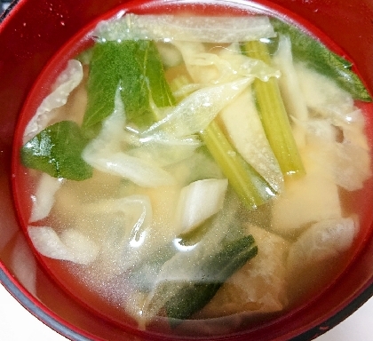 油揚げと小松菜とキャベツのお味噌汁^_^